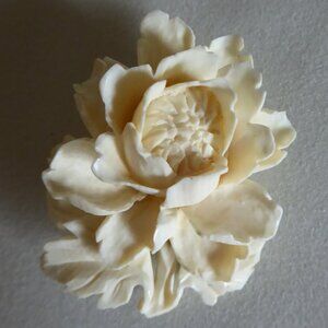 VINTAGE REAL IVORY HAND CARVED PEONY FLOWER BROOCH PIN (PRE-BAN)